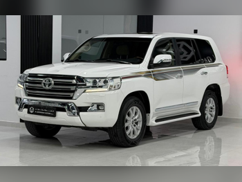 Toyota  Land Cruiser  GXR  2016  Automatic  315,000 Km  8 Cylinder  Four Wheel Drive (4WD)  SUV  White