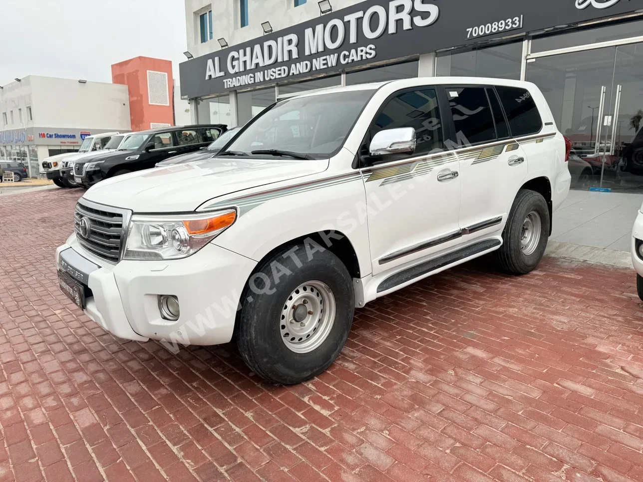 تويوتا  لاند كروزر  جي اكس ار  2015  اوتوماتيك  217,000 كم  8 سلندر  دفع رباعي  اس يو في  أبيض