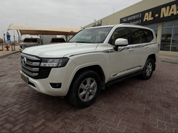 تويوتا  لاند كروزر  جي اكس ار توين توربو  2022  اوتوماتيك  13,000 كم  6 سلندر  دفع رباعي  اس يو في  أبيض