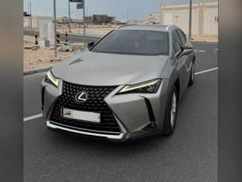 لكزس  يو أكس  200  2020  اوتوماتيك  120,000 كم  4 سلندر  سحب امامي  اس يو في  رمادي  تحت الضمان