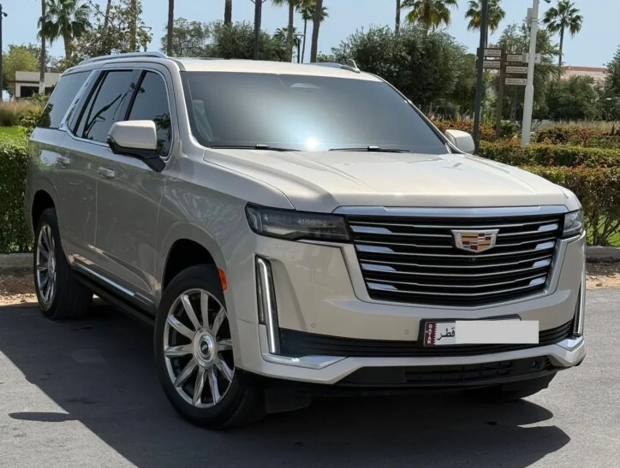 كاديلاك  اسكيليد  600  2021  اوتوماتيك  38,000 كم  8 سلندر  دفع كلي مستمر  اس يو في  ذهبي