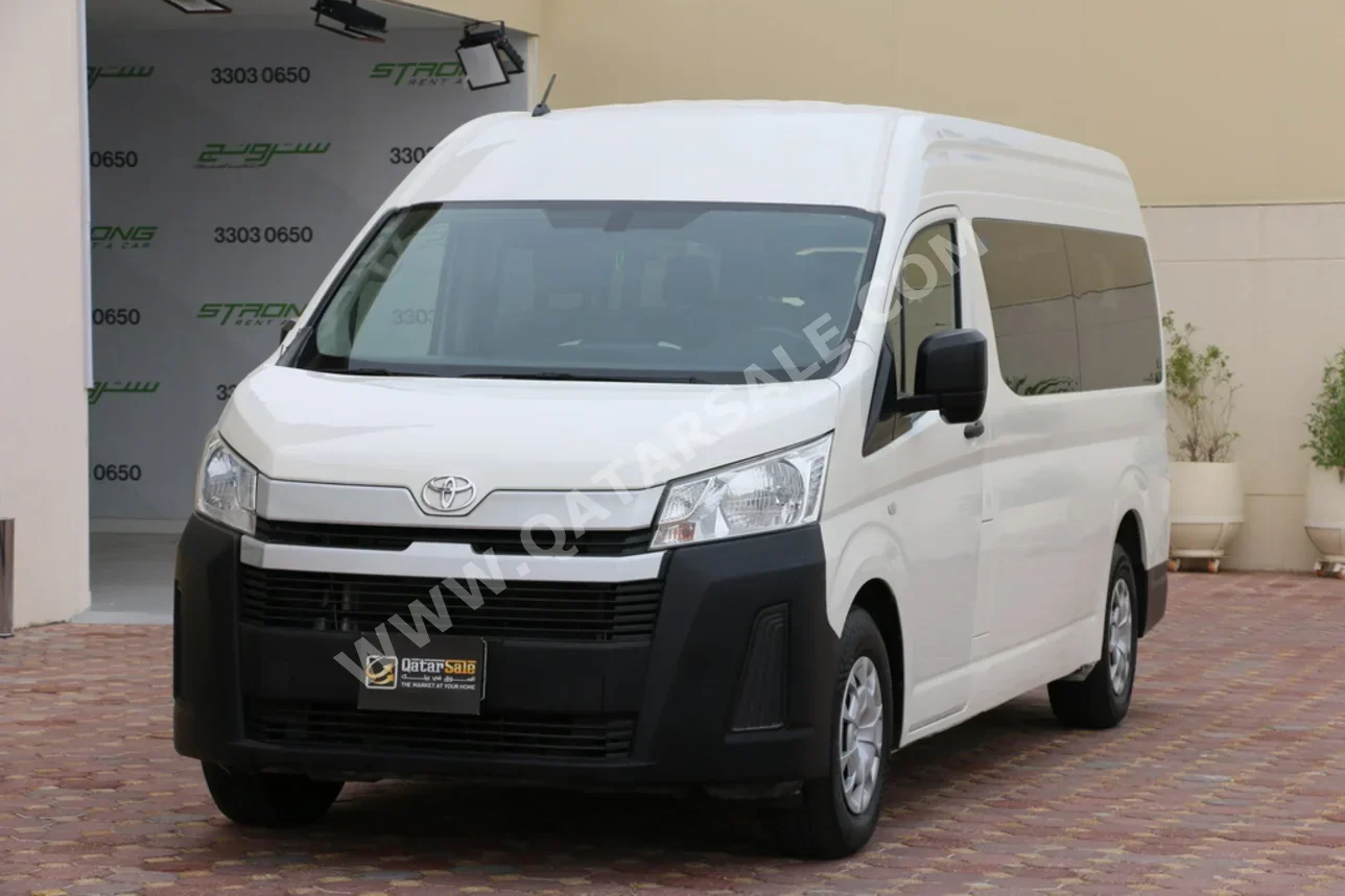 Toyota Hiace 2020 Automatic 253,000 Km 4 Cylinder Rear Wheel Drive (RWD) Van / Bus White