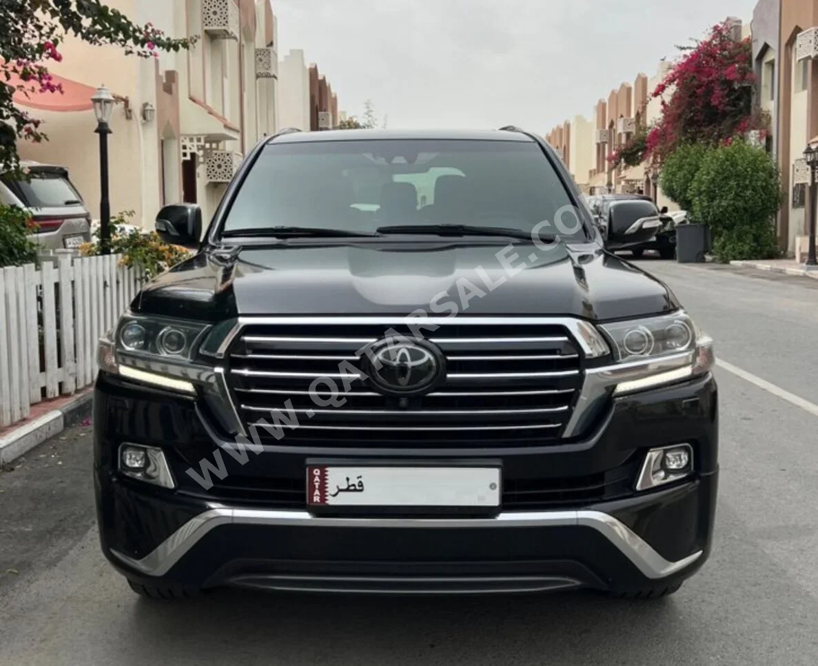 Toyota  Land Cruiser  VXS Black Edition  2018  Automatic  217,500 Km  8 Cylinder  Four Wheel Drive (4WD)  SUV  Black