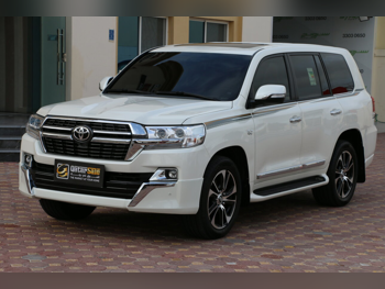 تويوتا  لاند كروزر  في اكس ار  2018  اوتوماتيك  177,000 كم  8 سلندر  دفع رباعي  اس يو في  أبيض