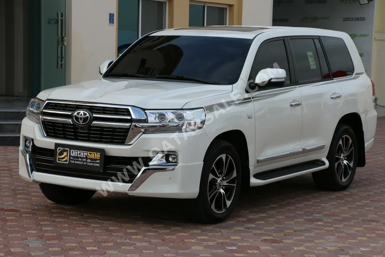 تويوتا  لاند كروزر  في اكس ار  2018  اوتوماتيك  177,000 كم  8 سلندر  دفع رباعي  اس يو في  أبيض