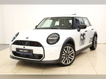 ميني  كوبر  اس  2025  اوتوماتيك  4,300 كم  4 سلندر  سحب امامي  هاتشباك  أبيض  تحت الضمان