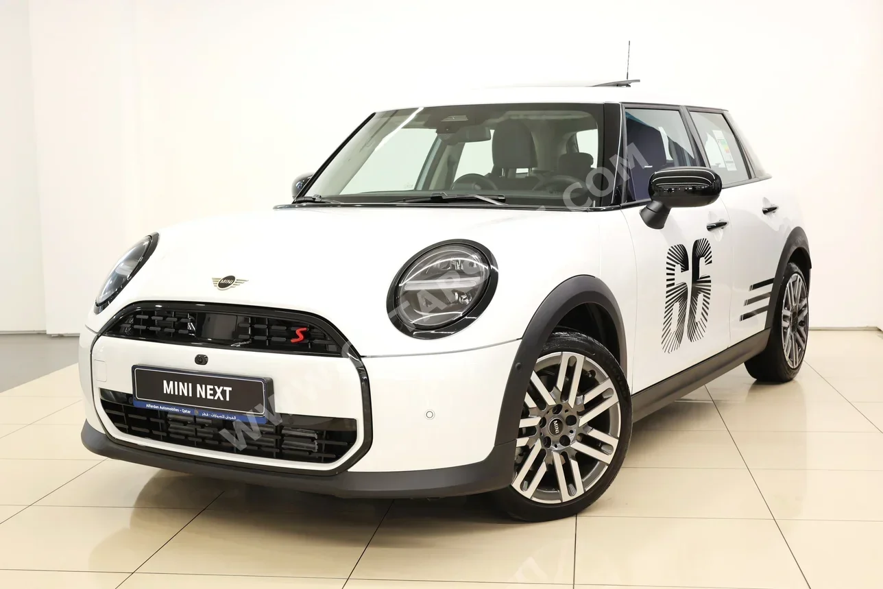 Mini  Cooper  S  2025  Automatic  4,300 Km  4 Cylinder  Front Wheel Drive (FWD)  Hatchback  White  With Warranty