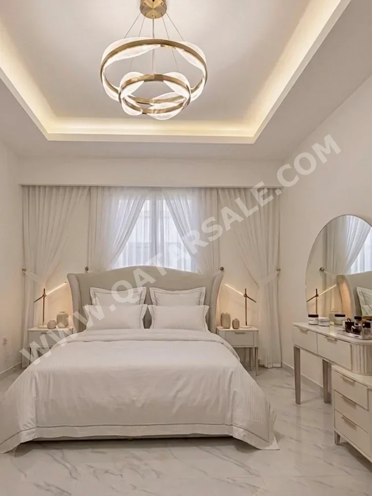 أطقم غرف نوم - طقم مكون من 4 قطع  - اللون البيج