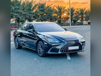 Lexus  ES  350  2023  Automatic  22,000 Km  6 Cylinder  Rear Wheel Drive (RWD)  Sedan  Black  With Warranty
