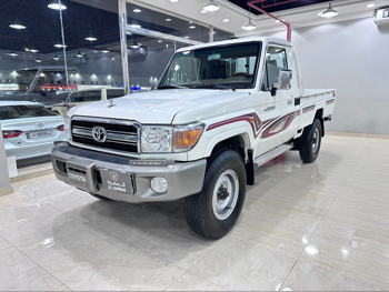 تويوتا  لاند كروزر  ال اكس  2012  عادي  186,000 كم  6 سلندر  دفع رباعي  بيكب  أبيض