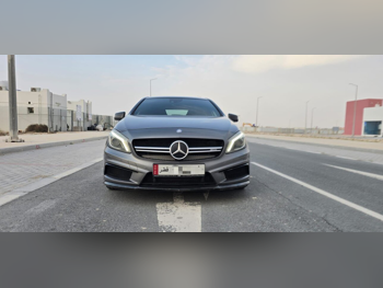 مرسيدس - بنز  ايه - كلاس  45 AMG  2015  اوتوماتيك  98,000 كم  4 سلندر  دفع خلفي  هاتشباك  رمادي