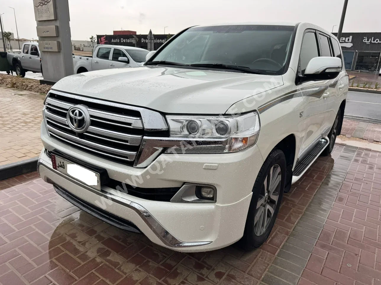 تويوتا  لاند كروزر  في اكس ار  2016  اوتوماتيك  313,000 كم  8 سلندر  دفع رباعي  اس يو في  أبيض