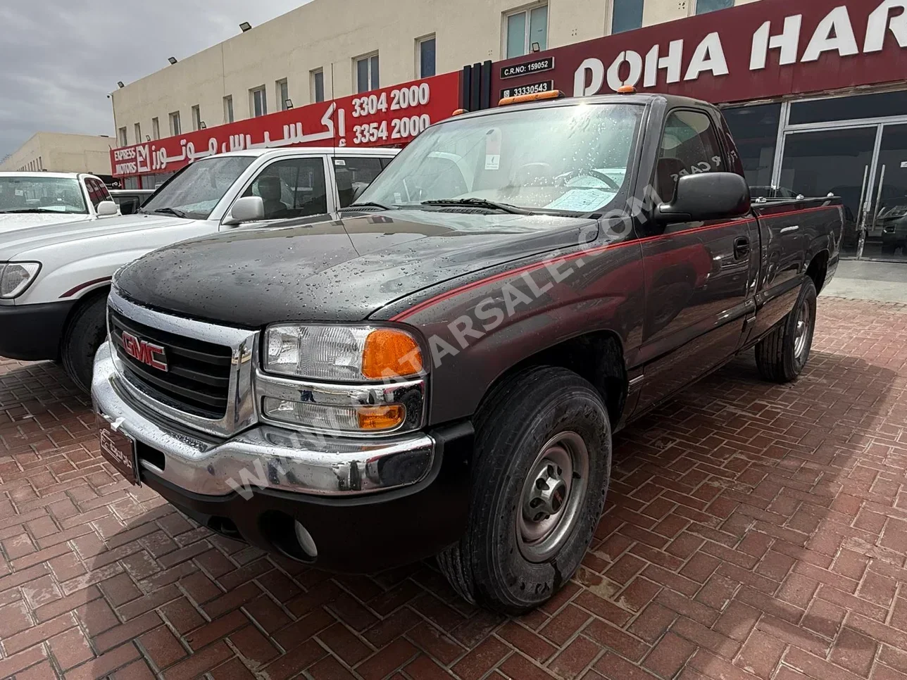 جي ام سي  سييرا  اس ال اي  2000  عادي  146,000 كم  8 سلندر  دفع رباعي  بيكب  رمادي
