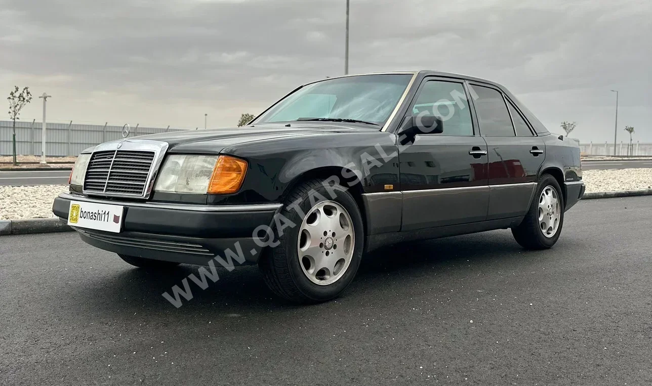 Mercedes-Benz  E-Class  220  1993  Automatic  274,780 Km  4 Cylinder  Four Wheel Drive (4WD)  Sedan  Black