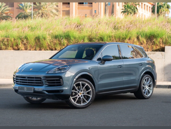 Porsche  Cayenne  S  2019  Automatic  87,000 Km  6 Cylinder  All Wheel Drive (AWD)  SUV  Blue
