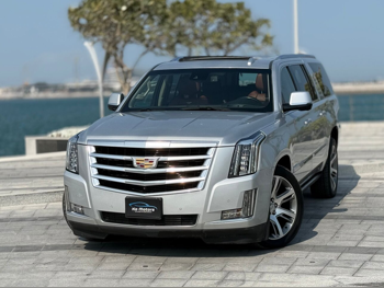كاديلاك  اسكيليد  بلاتينيوم  2016  اوتوماتيك  188,000 كم  8 سلندر  دفع رباعي  اس يو في  فضي