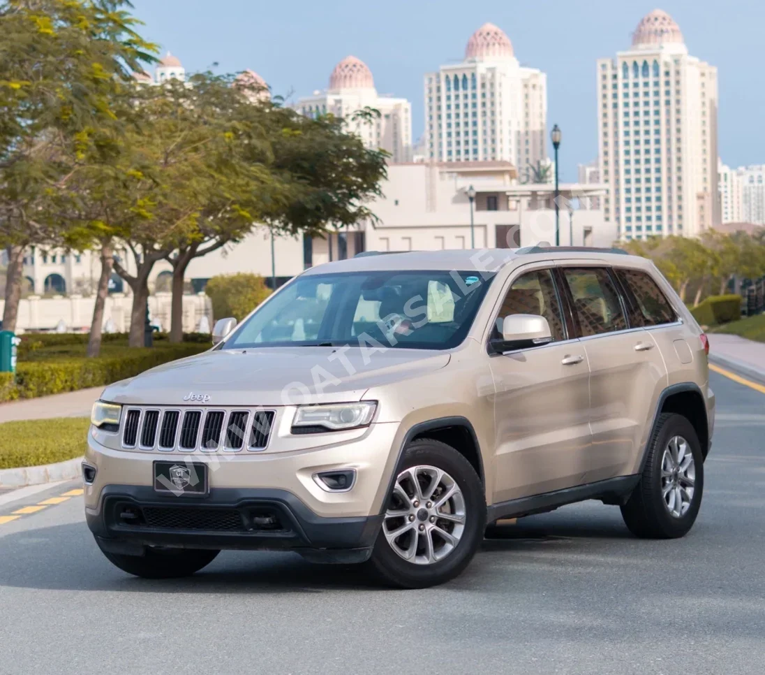 Jeep  Grand Cherokee  Laredo  2014  Automatic  159,000 Km  6 Cylinder  Four Wheel Drive (4WD)  SUV  Gold