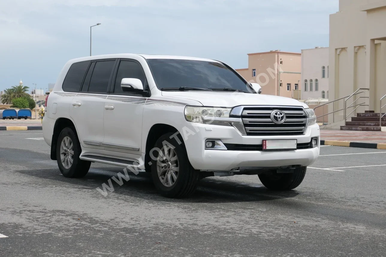 تويوتا  لاند كروزر  جي اكس ار  2019  اوتوماتيك  334,000 كم  8 سلندر  دفع رباعي  اس يو في  أبيض