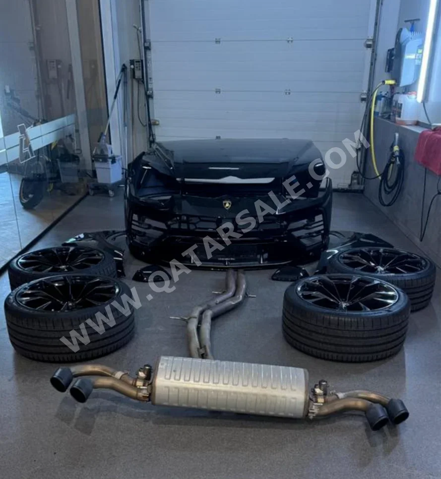 قطع غيار السيارات - لمبرجيني  اوروس  - قطع بدل السيارة الخارجية و المرايا  - إيطاليا