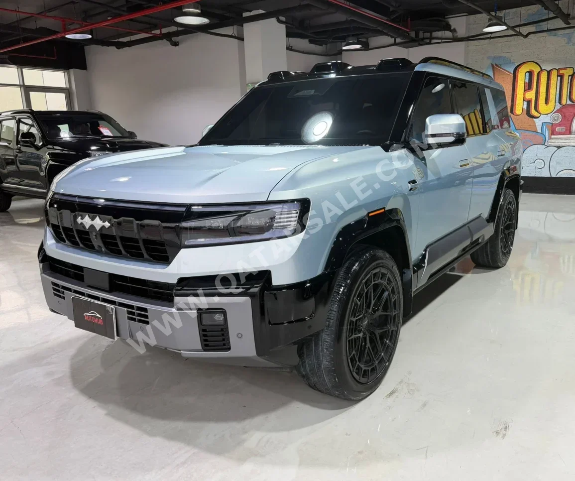 BYD  Leopard 8  Flagship  2025  Automatic  7,800 Km  4 Cylinder  All Wheel Drive (AWD)  SUV  Silver