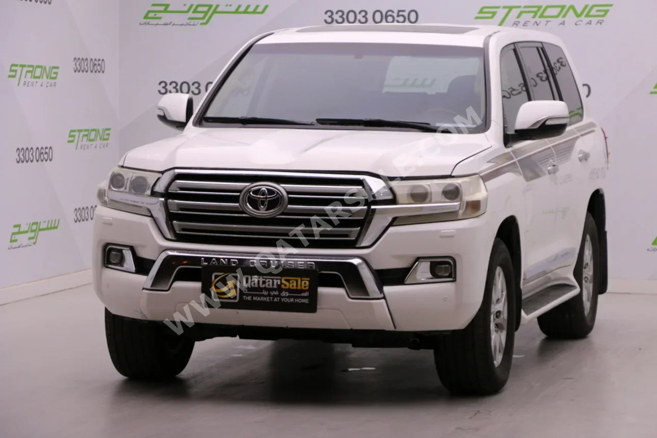Toyota  Land Cruiser  GXR  2016  Automatic  268,000 Km  8 Cylinder  Four Wheel Drive (4WD)  SUV  White