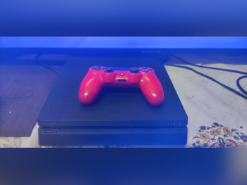 اجهزة العاب الفديو - سوني  - بلاي ستيشن 4  - 500 جيجابايت  -تشمل أجهز تحكم: 1