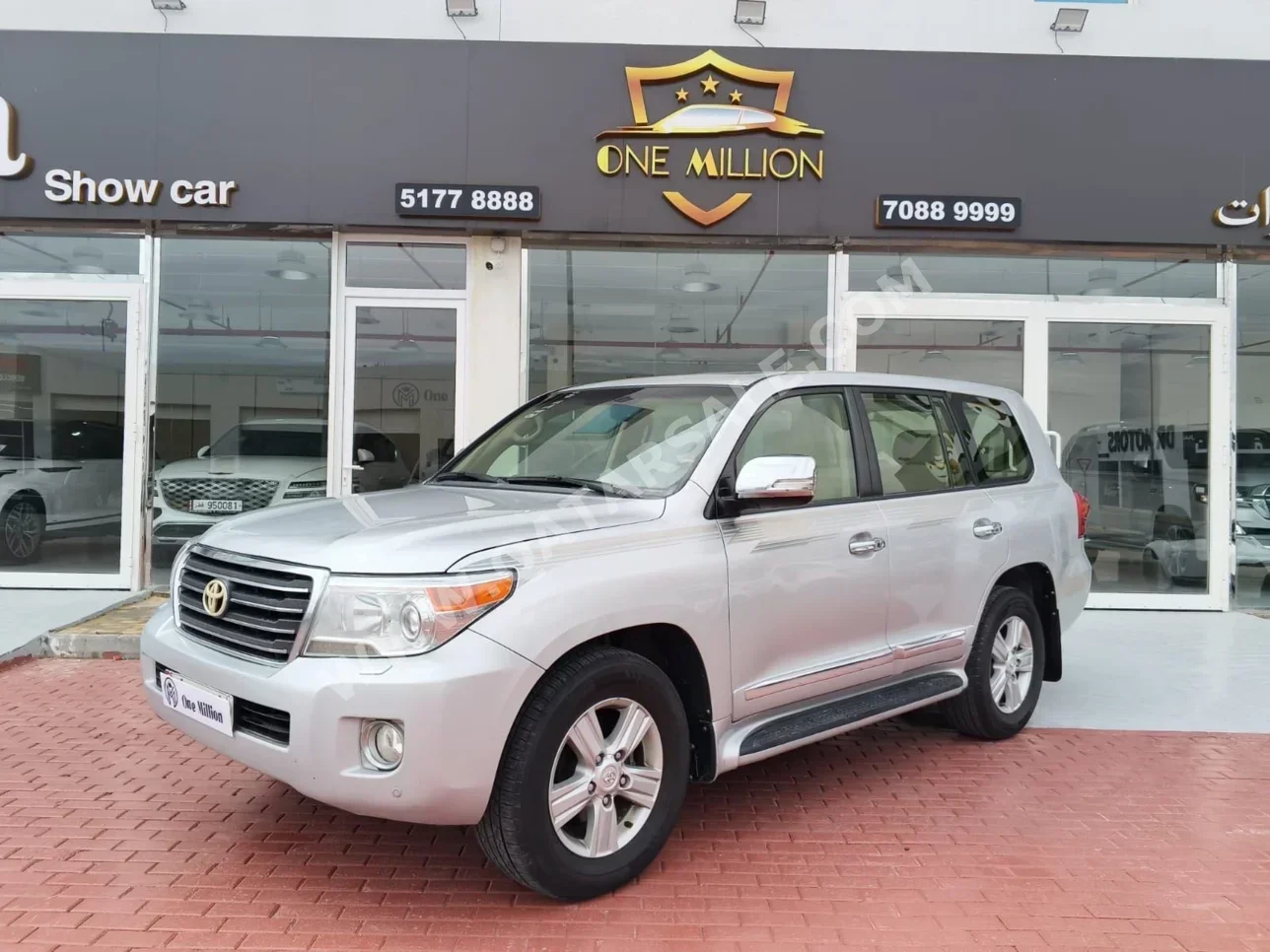 تويوتا  لاند كروزر  جي اكس ار  2014  اوتوماتيك  617,000 كم  8 سلندر  دفع رباعي  اس يو في  فضي