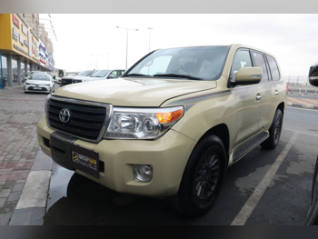 تويوتا  لاند كروزر  جي اكس ار  2008  اوتوماتيك  265,000 كم  8 سلندر  دفع رباعي  اس يو في  بيج