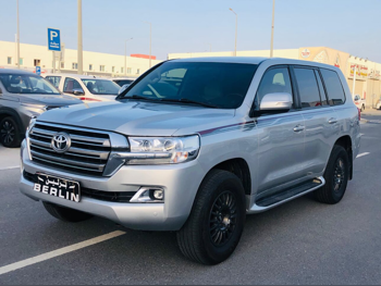 Toyota  Land Cruiser  GXR  2017  Automatic  229,000 Km  6 Cylinder  Four Wheel Drive (4WD)  SUV  Silver