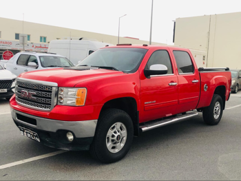 GMC  Sierra  2500 HD  2013  Automatic  403,000 Km  8 Cylinder  Four Wheel Drive (4WD)  Pick Up  Red