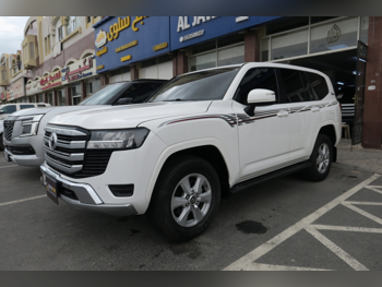 تويوتا  لاند كروزر  جي اكس ار  2022  اوتوماتيك  95,000 كم  6 سلندر  دفع رباعي  اس يو في  أبيض