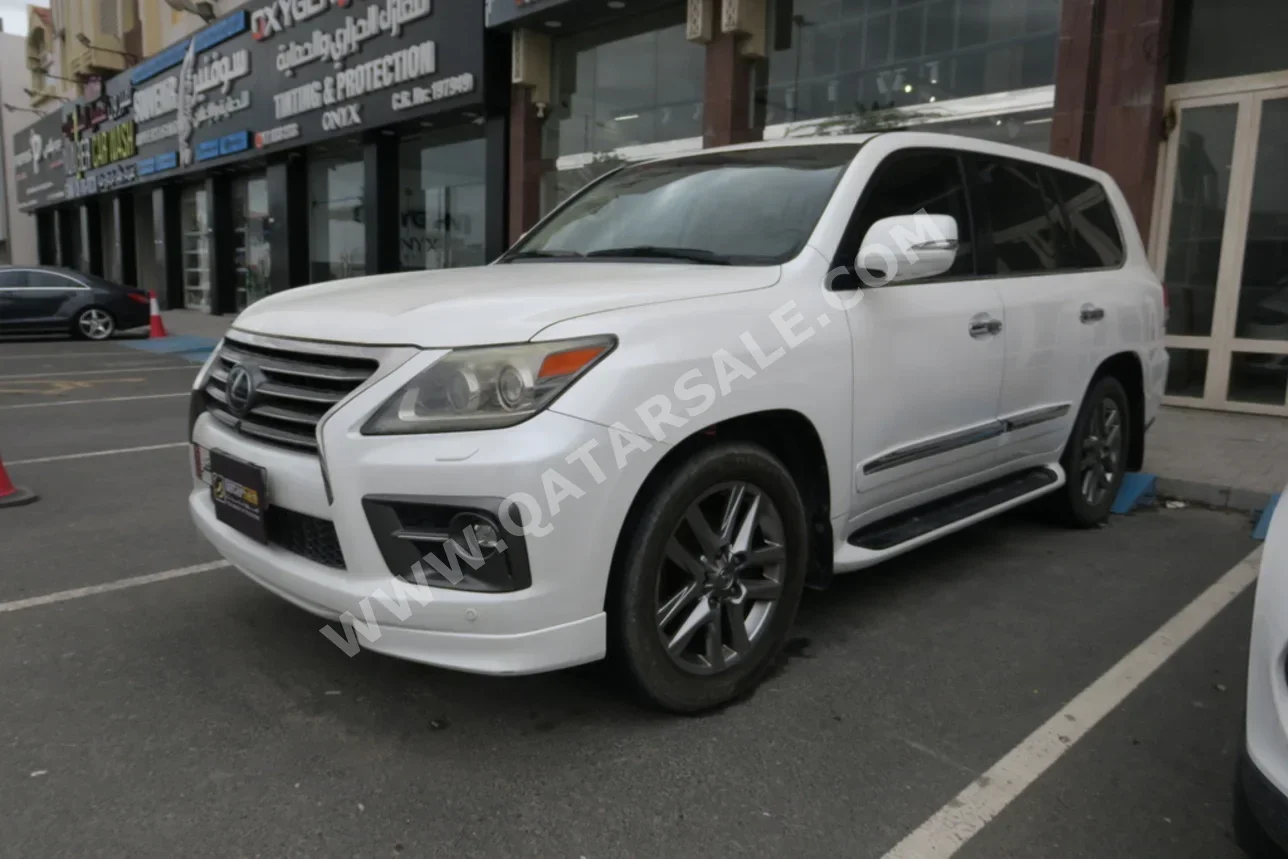 لكزس ال اكس 570 2014 اوتوماتيك 360,000 كم 8 سلندر دفع رباعي اس يو في أبيض