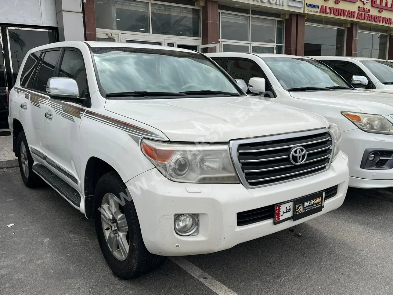 تويوتا لاند كروزر جي اكس ار 2014 اوتوماتيك 640,000 كم 8 سلندر دفع رباعي اس يو في أبيض