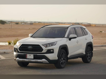 تويوتا  راف 4  2025  اوتوماتيك  13,000 كم  4 سلندر  دفع كلي مستمر  اس يو في  أبيض  تحت الضمان
