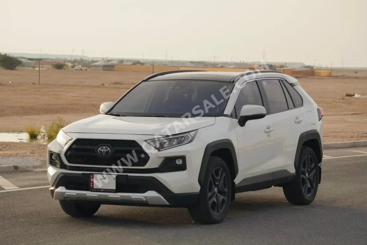 تويوتا  راف 4  2025  اوتوماتيك  13,000 كم  4 سلندر  دفع كلي مستمر  اس يو في  أبيض  تحت الضمان