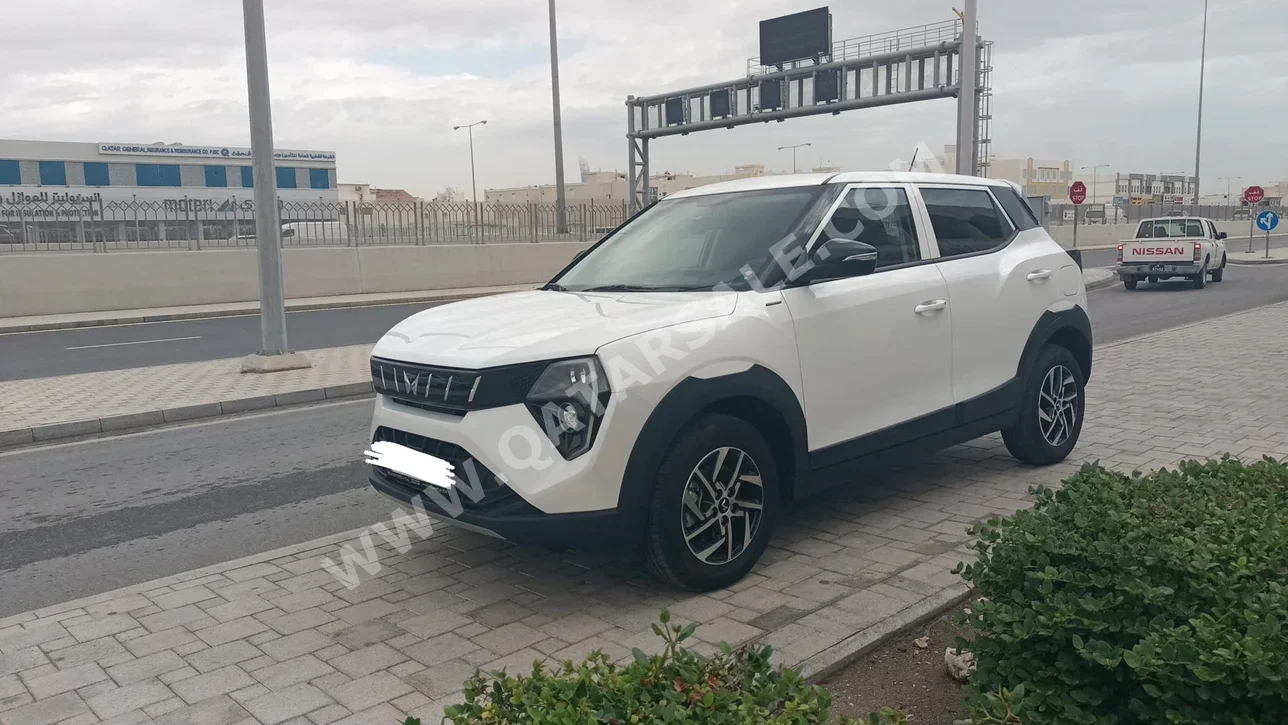 ماهندرا اكس يو في 500 2026 اوتوماتيك 0 كم 4 سلندر دفع كلي مستمر اس يو في أبيض تحت الضمان