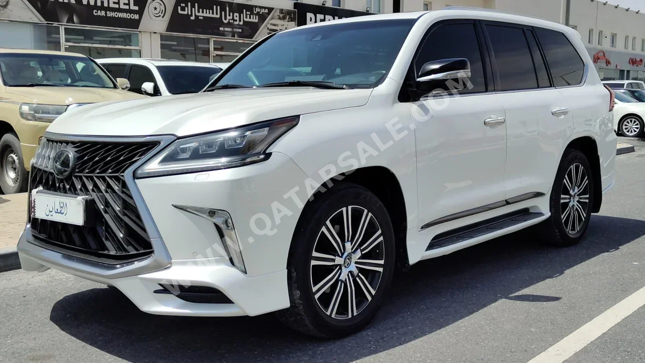 لكزس ال اكس 570 اس 2018 اوتوماتيك 225,000 كم 8 سلندر دفع رباعي اس يو في أبيض