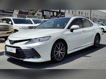 تويوتا  كامري  ليمتد  2022  اوتوماتيك  59,000 كم  6 سلندر  سحب امامي  سيدان  أبيض