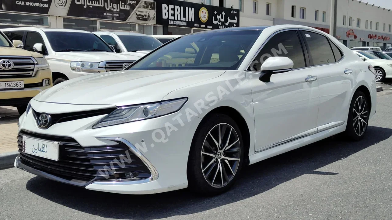 Toyota  Camry  GLX  2022  Automatic  59,000 Km  6 Cylinder  Front Wheel Drive (FWD)  Sedan  White