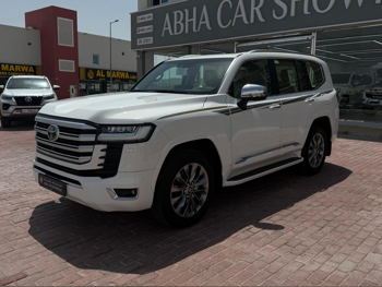 Toyota  Land Cruiser  VXR Twin Turbo  2022  Automatic  57,000 Km  6 Cylinder  Four Wheel Drive (4WD)  SUV  White  With Warranty