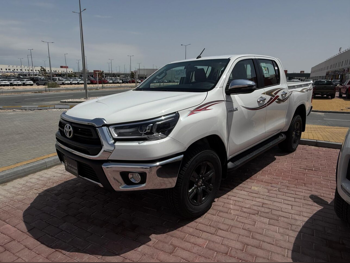 Toyota  Hilux  SR5  2026  Automatic  0 Km  4 Cylinder  Four Wheel Drive (4WD)  Pick Up  White  With Warranty