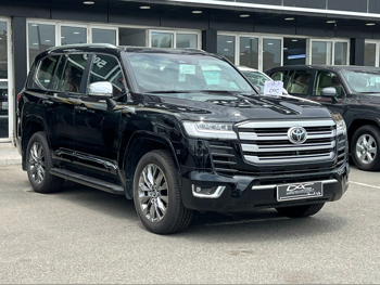 Toyota  Land Cruiser  VXR Twin Turbo  2025  Automatic  11,000 Km  6 Cylinder  Four Wheel Drive (4WD)  SUV  Black  With Warranty