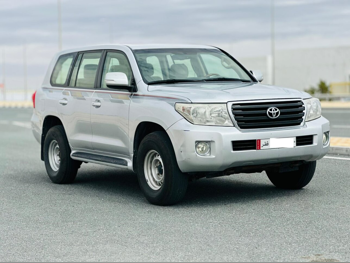 تويوتا  لاند كروزر  جي اكس  2012  اوتوماتيك  490,000 كم  6 سلندر  دفع رباعي  اس يو في  فضي