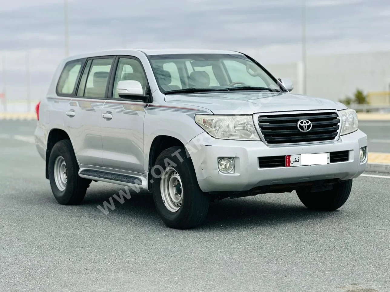تويوتا  لاند كروزر  جي اكس  2012  اوتوماتيك  490,000 كم  6 سلندر  دفع رباعي  اس يو في  فضي