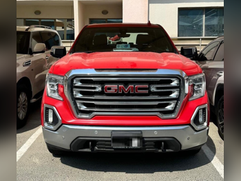 جي ام سي  سييرا  اس ال تي  2022  اوتوماتيك  126,000 كم  8 سلندر  دفع رباعي  بيكب  أحمر