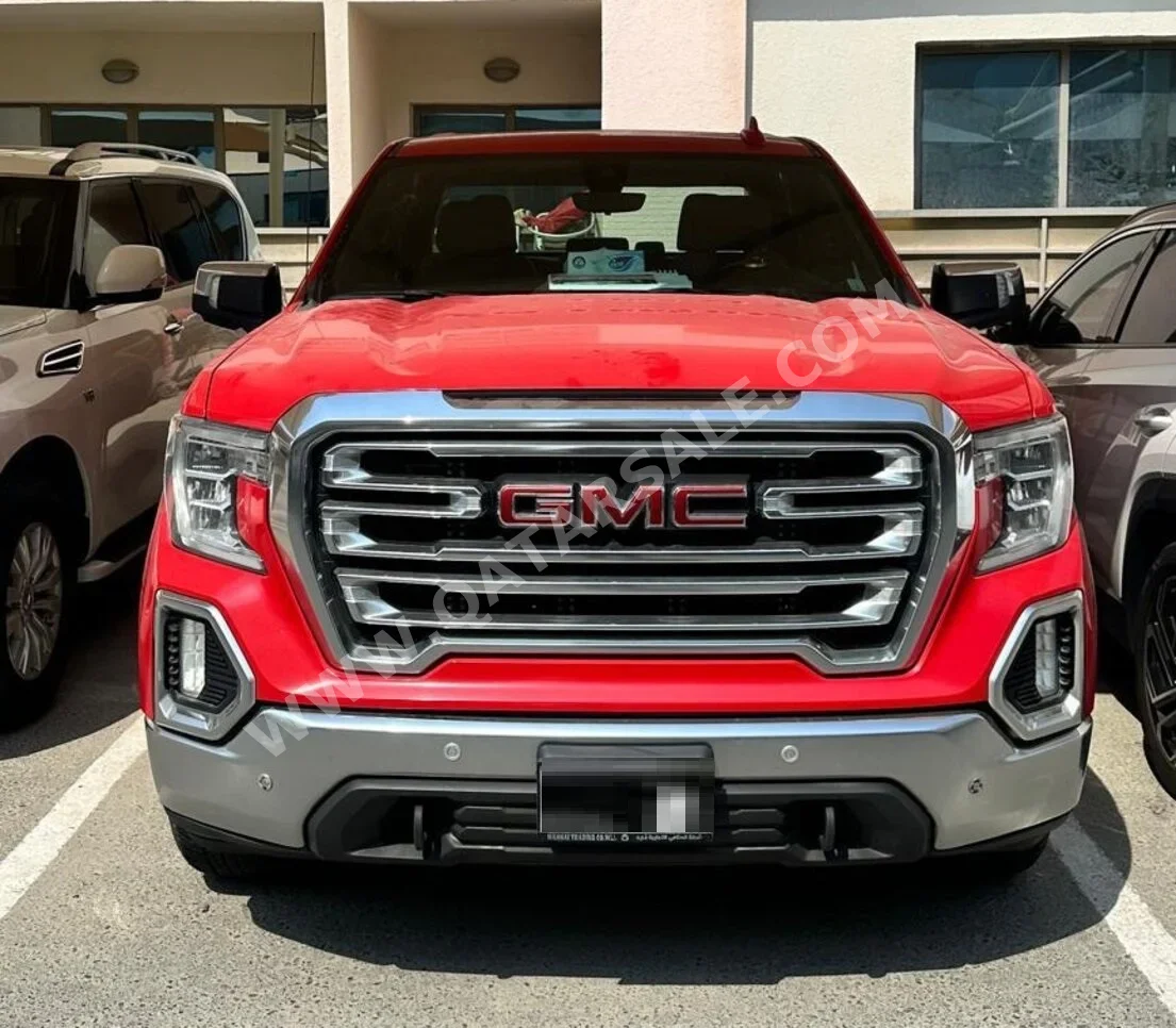 جي ام سي  سييرا  اس ال تي  2022  اوتوماتيك  126,000 كم  8 سلندر  دفع رباعي  بيكب  أحمر