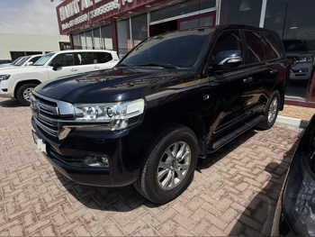 تويوتا  لاند كروزر  في اكس ار  2018  اوتوماتيك  210,000 كم  8 سلندر  دفع رباعي  اس يو في  أزرق غامق