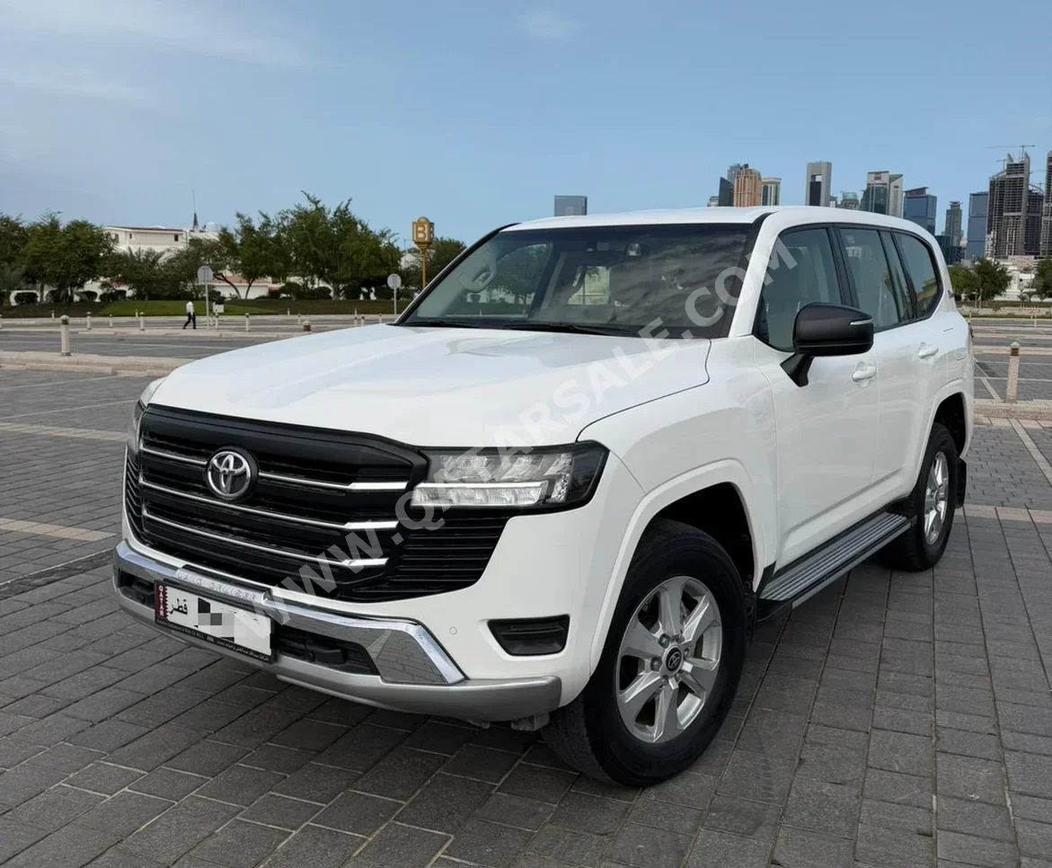 تويوتا  لاند كروزر  جي اكس  2022  اوتوماتيك  58,000 كم  6 سلندر  دفع رباعي  اس يو في  أبيض