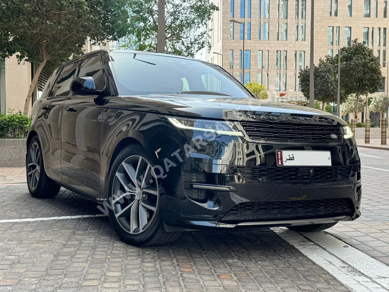 Land Rover  Range Rover  Sport  2023  Automatic  35,000 Km  6 Cylinder  Four Wheel Drive (4WD)  SUV  Black  With Warranty