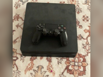 Video Games Consoles - Sony - PlayStation 4 - 825 GB -Included Controllers: 1